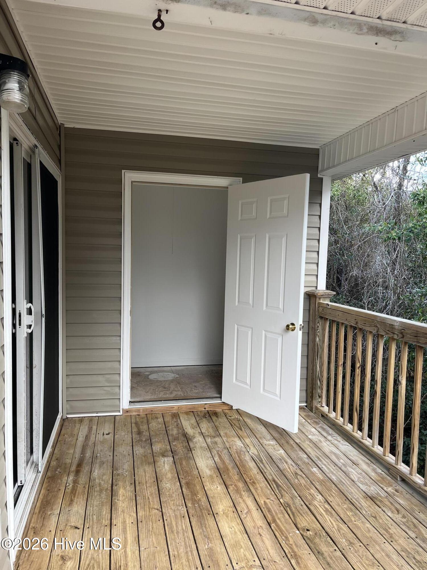 100553788 | Photo 34