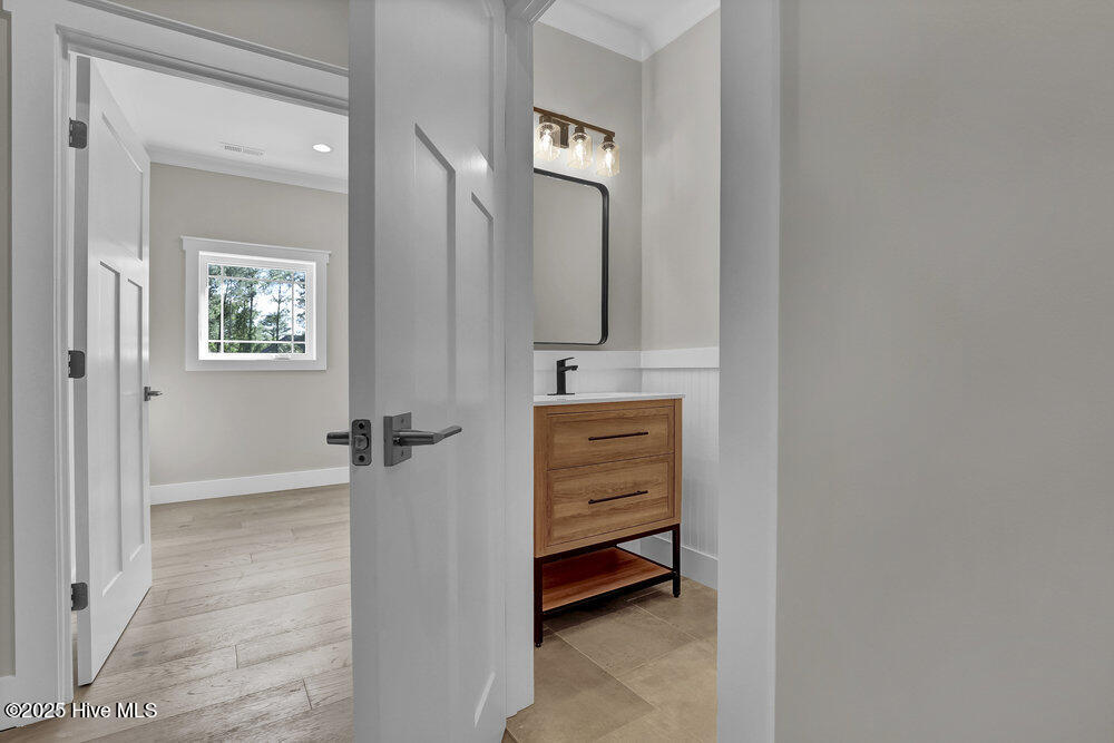 100509859 | Photo 35