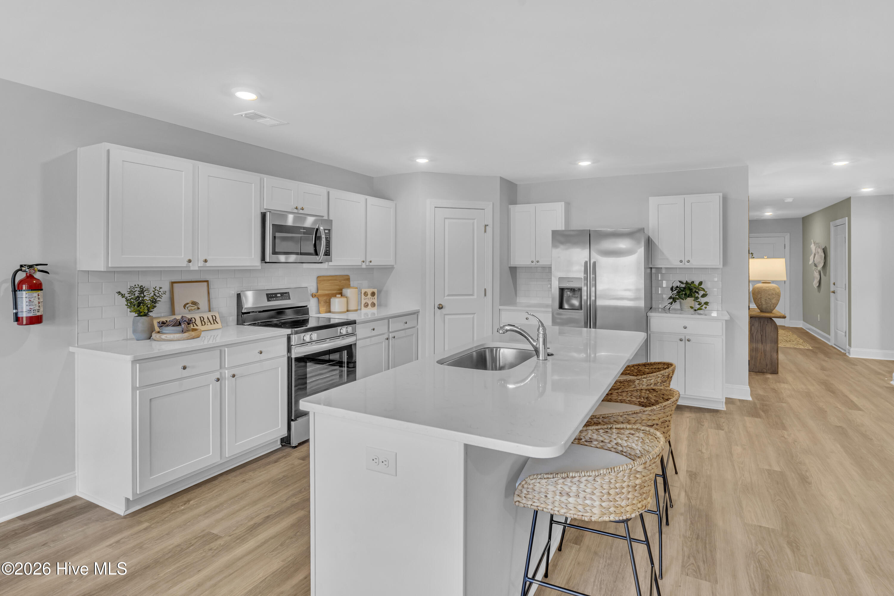 100567015 | Photo 14