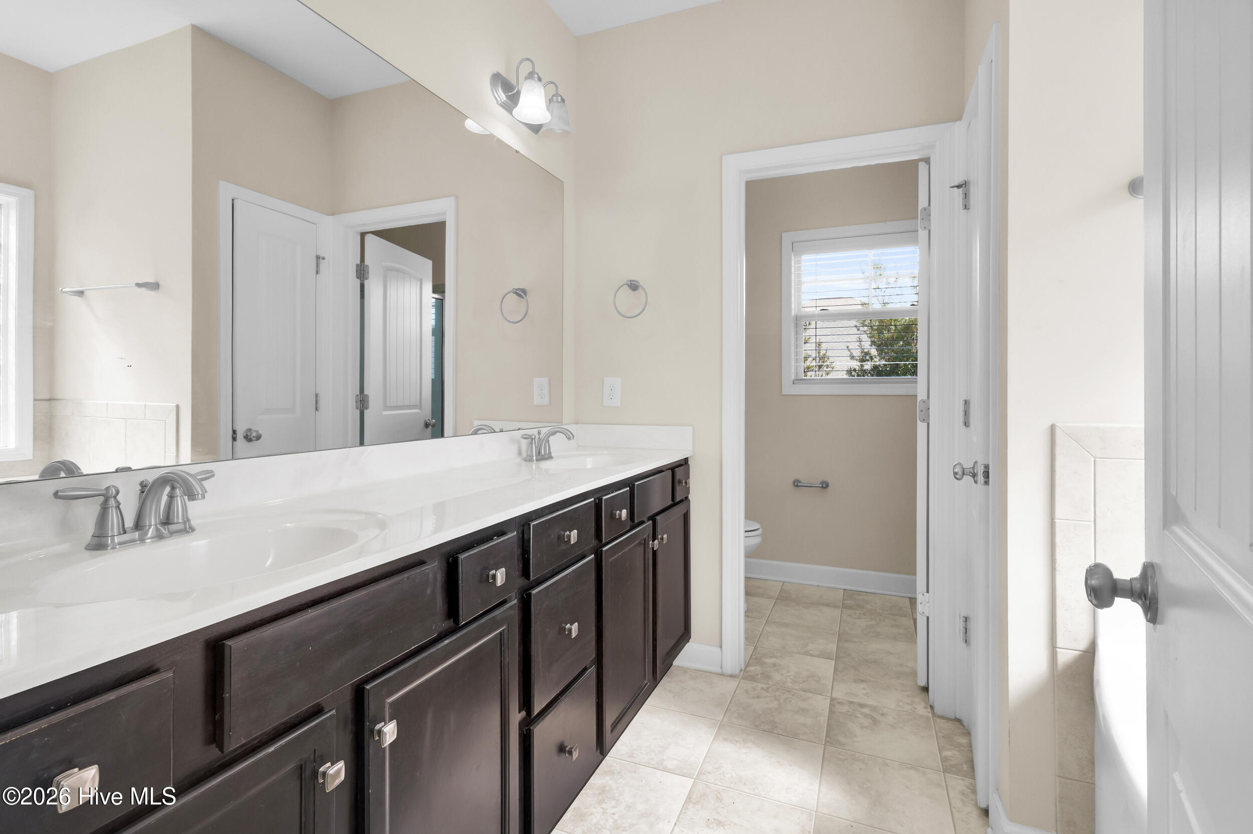 100557134 | Photo 23