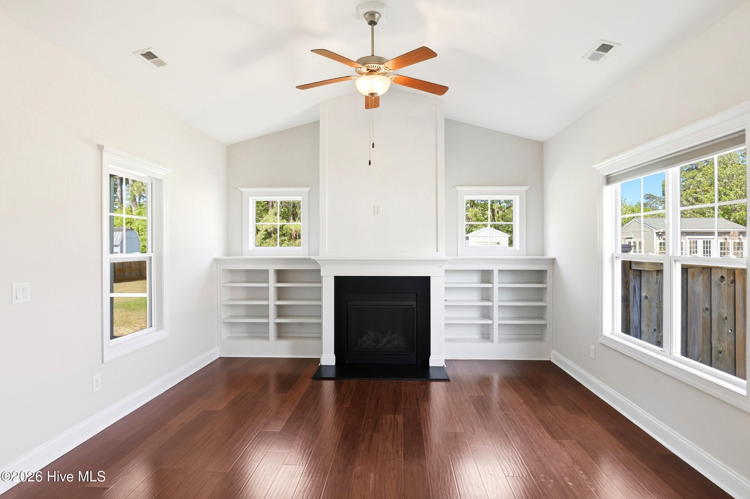 100569352 | Photo 16