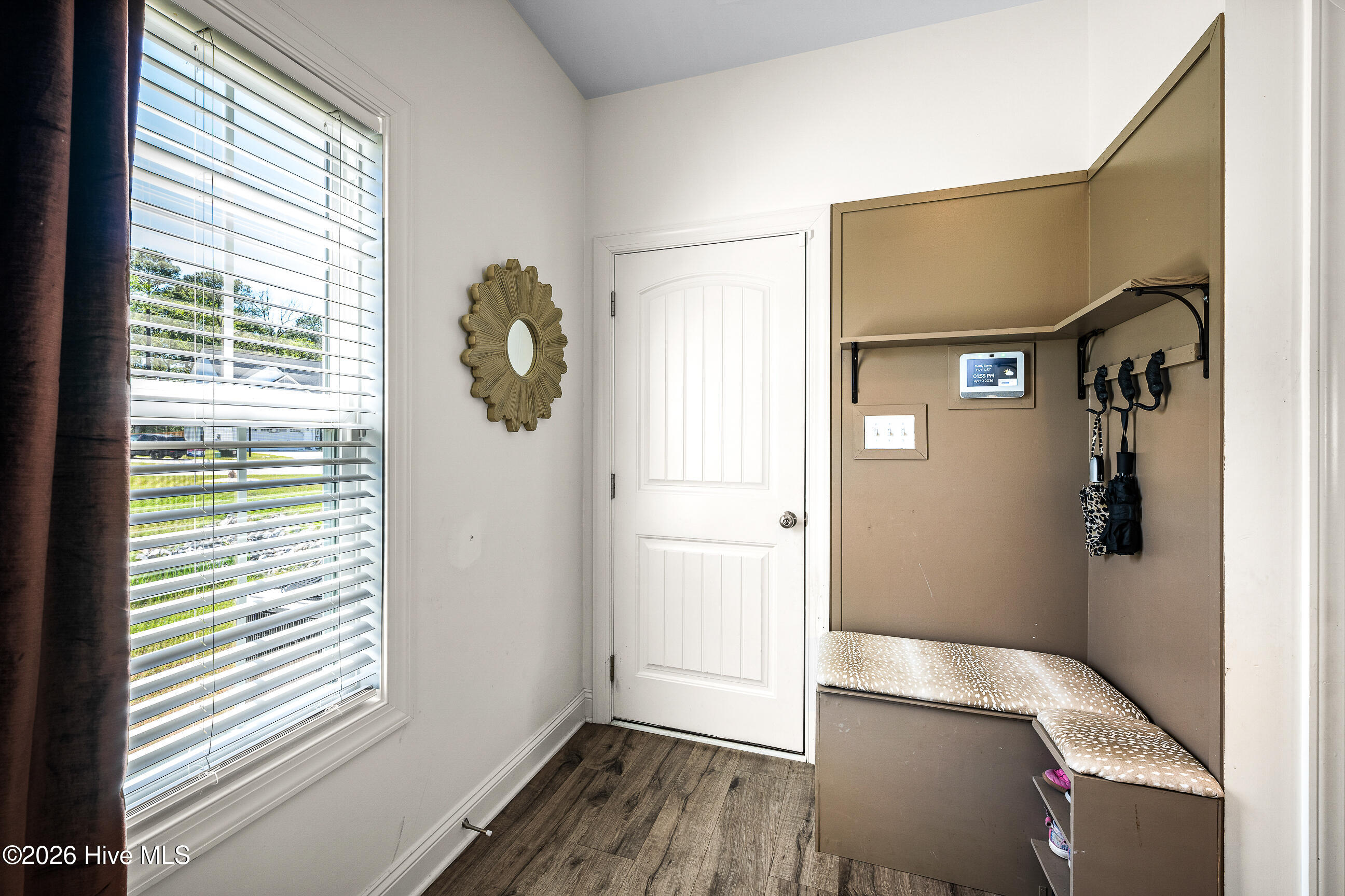 100567296 | Photo 18