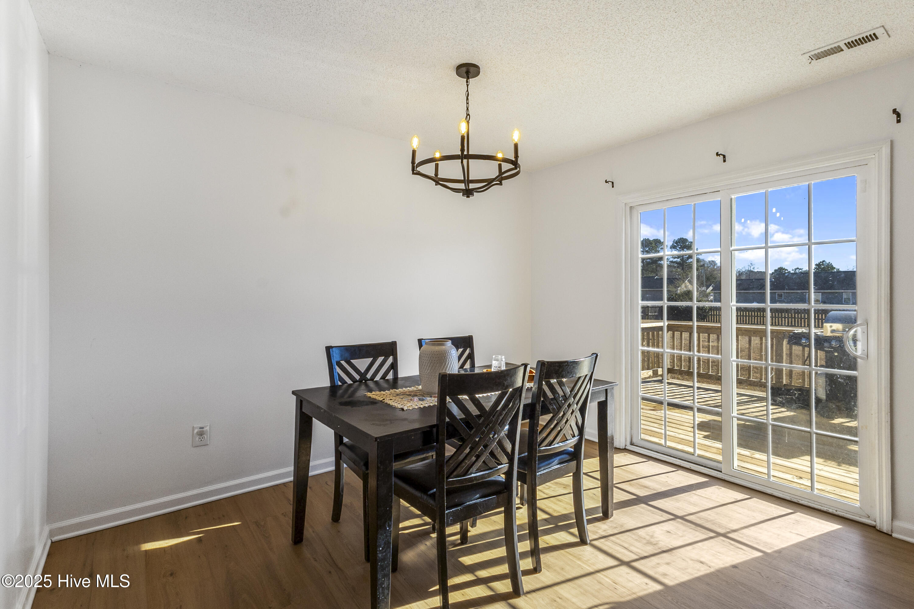 100545933 | Photo 17