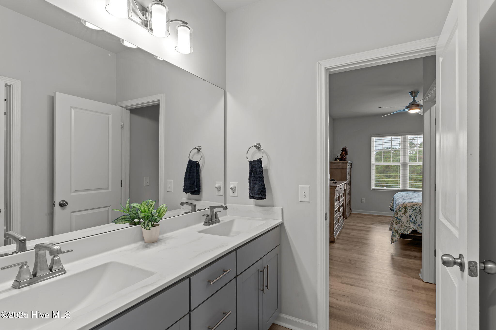 100540695 | Photo 33