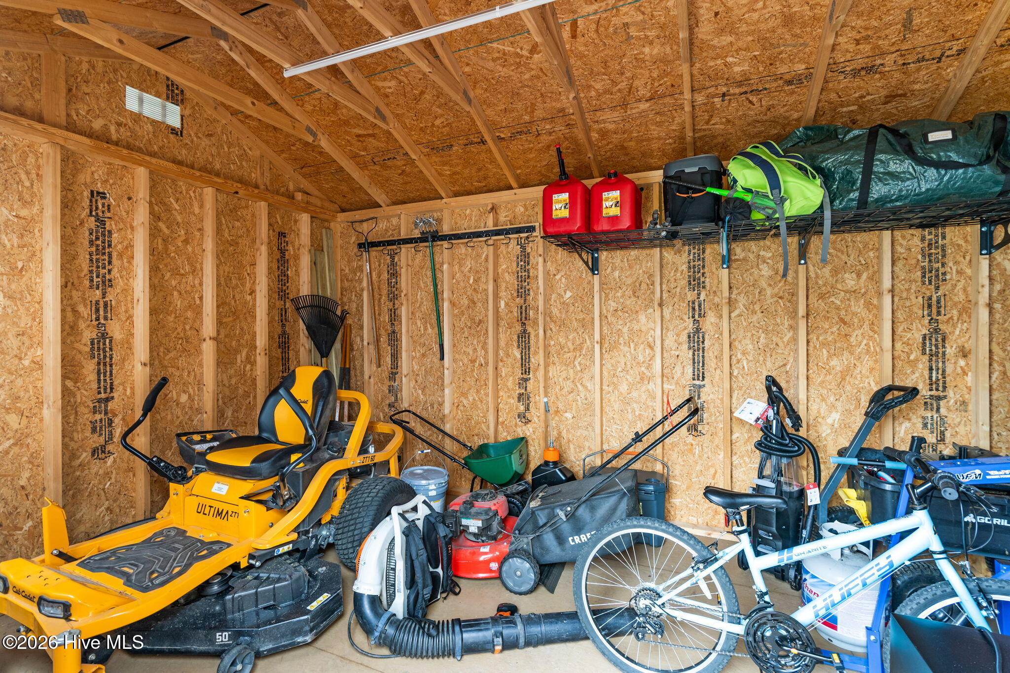 100559689 | Photo 35