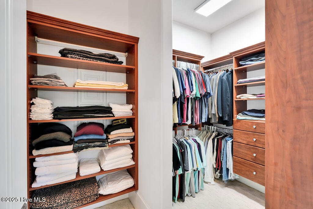 100535984 | Photo 31