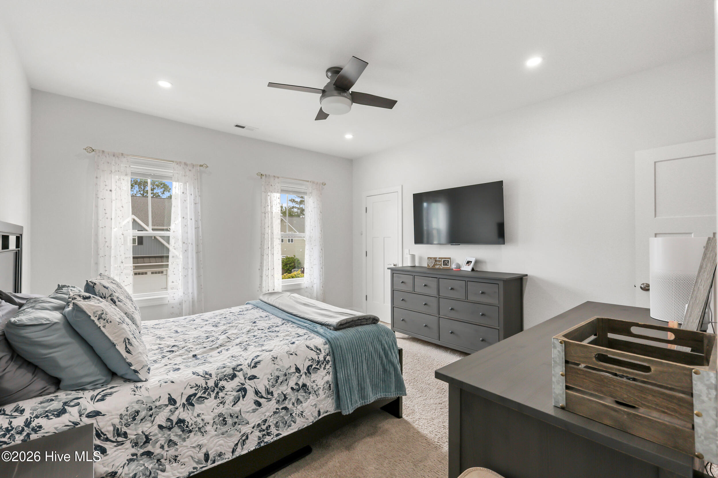 100569219 | Photo 27