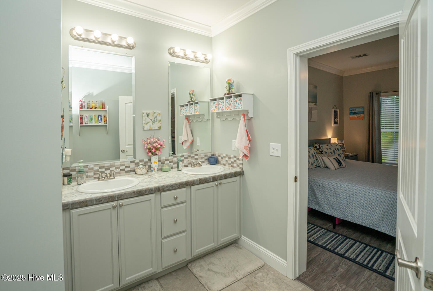 100522002 | Photo 26