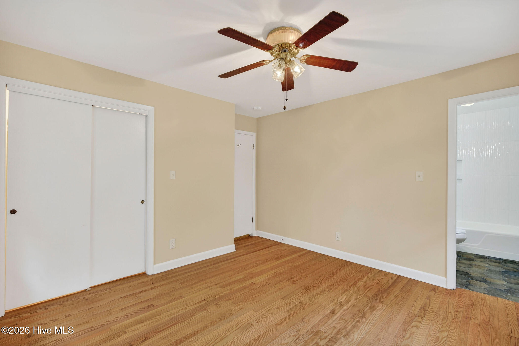 100557140 | Photo 21