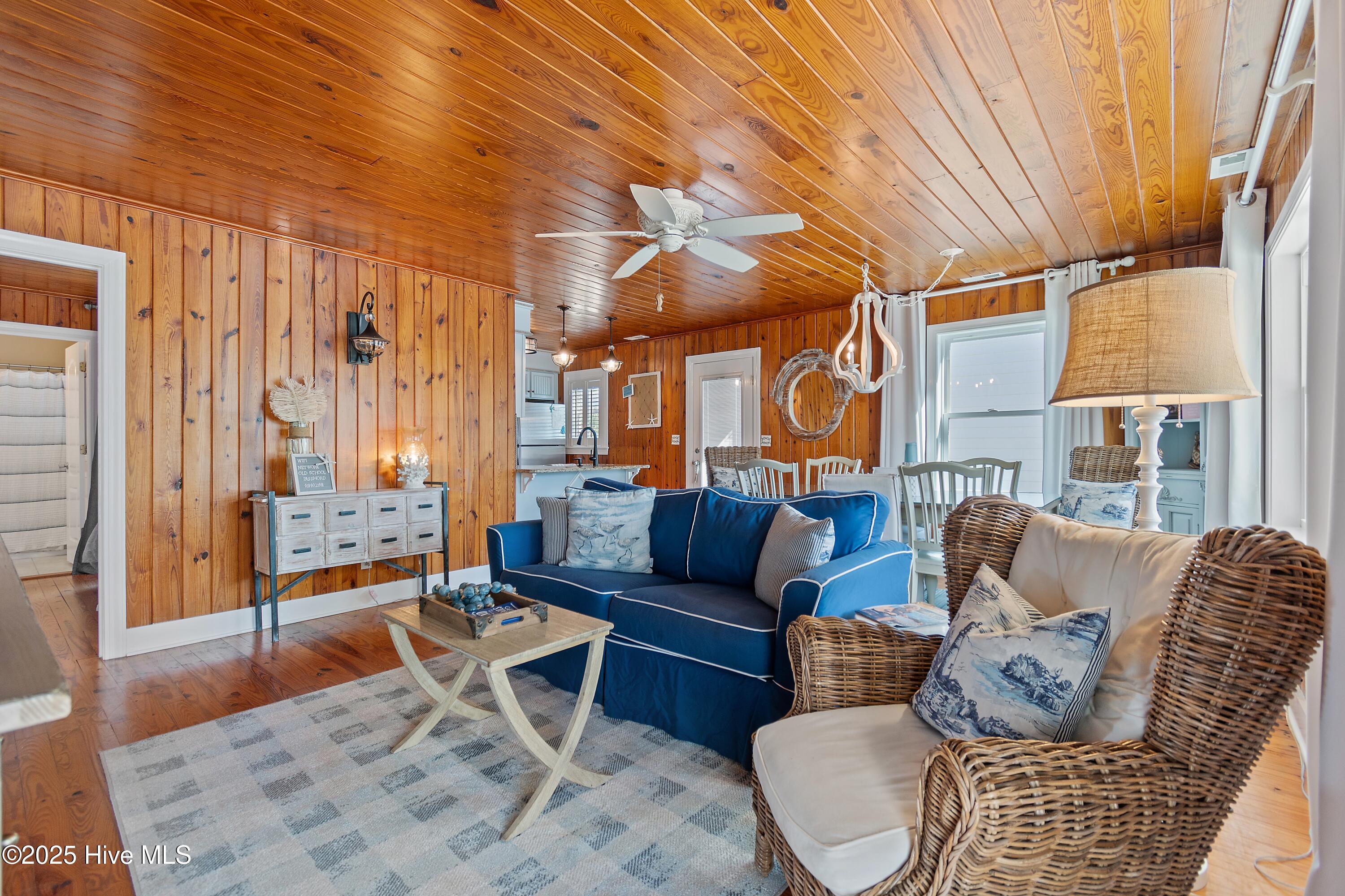 100535227 | Photo 13