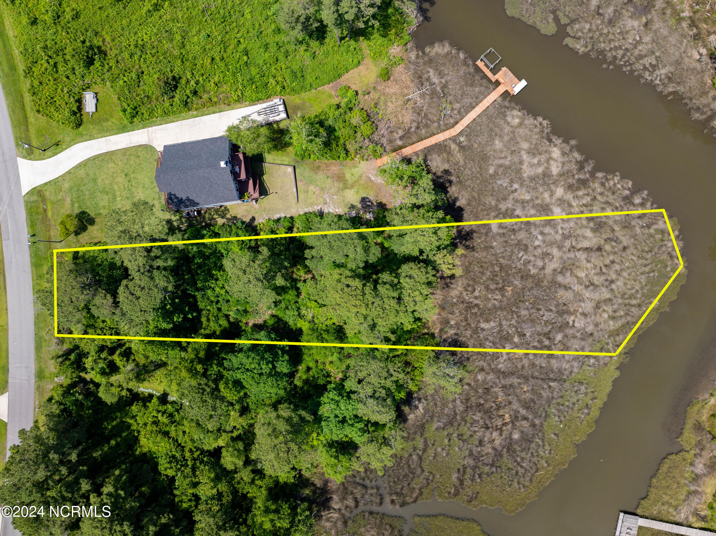 100559086 | Photo 16