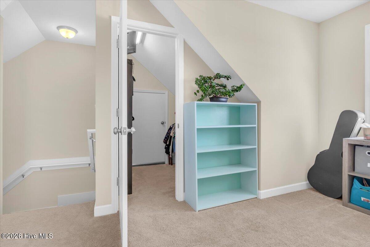 100567099 | Photo 48