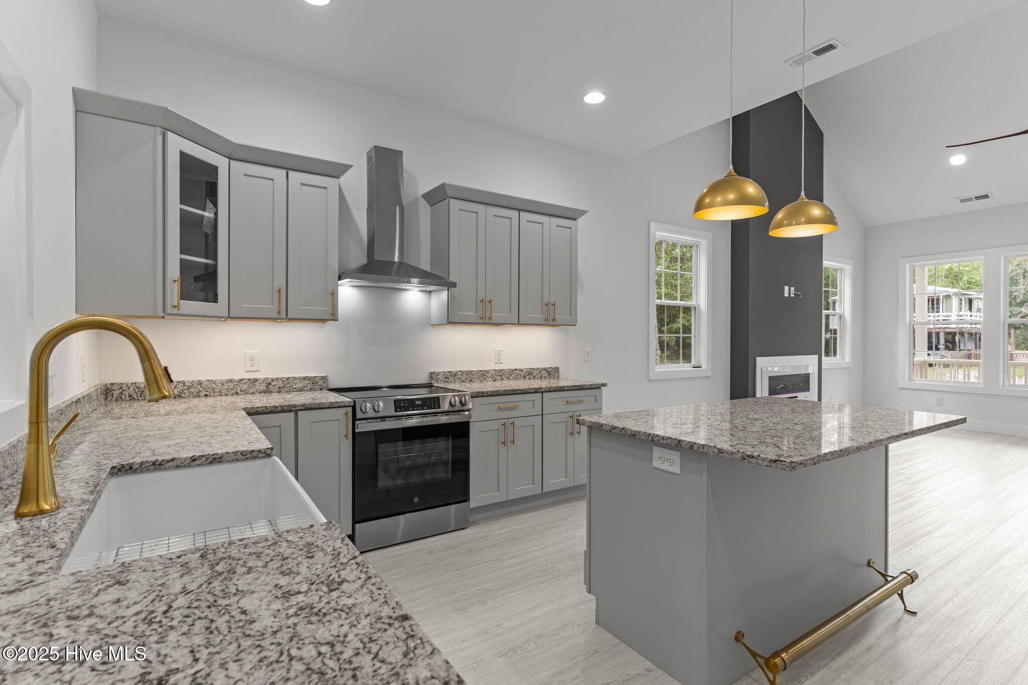 100506453 | Photo 17