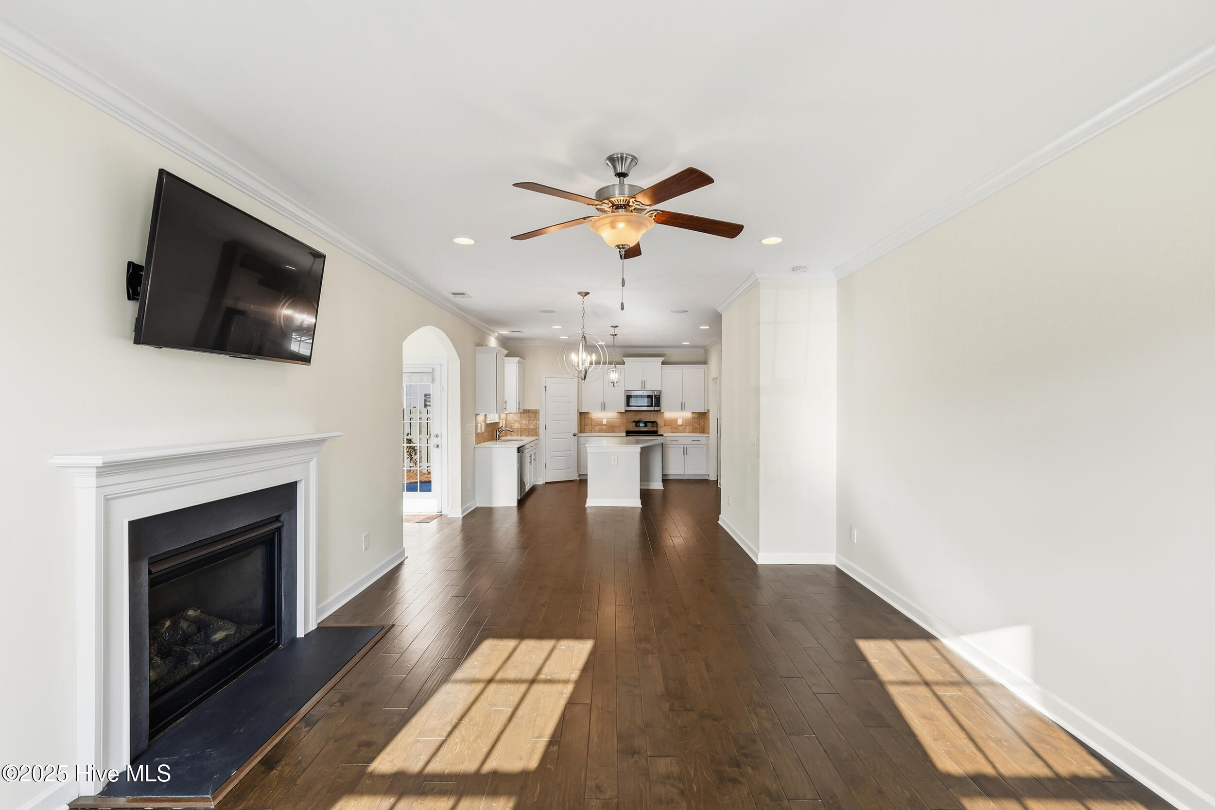 100541614 | Photo 11