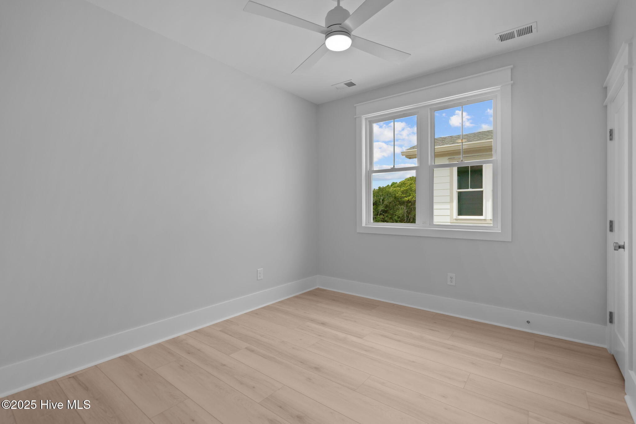 100537880 | Photo 65