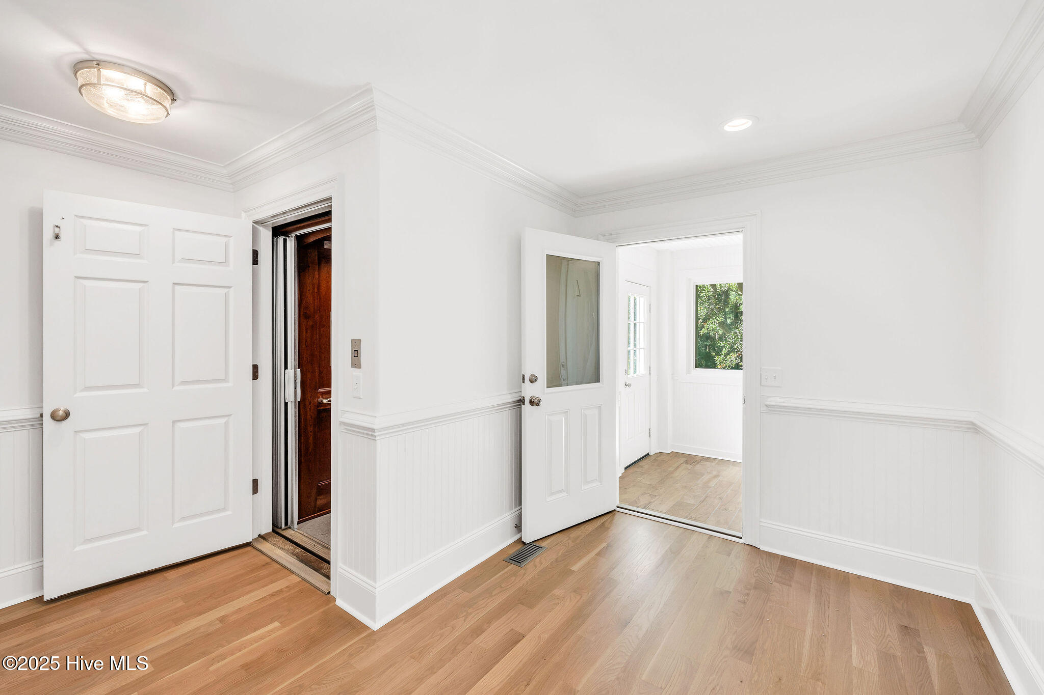 100540097 | Photo 51