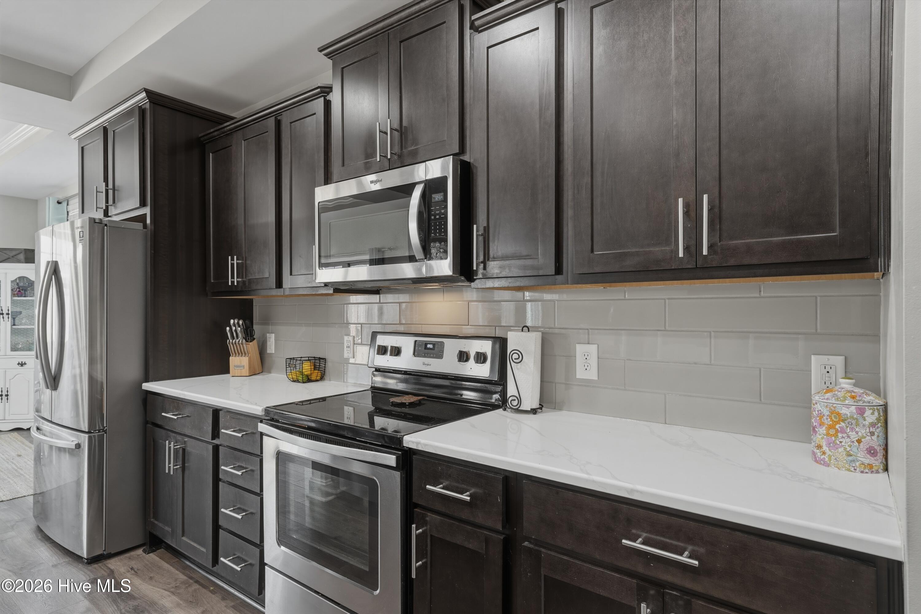 100557354 | Photo 25