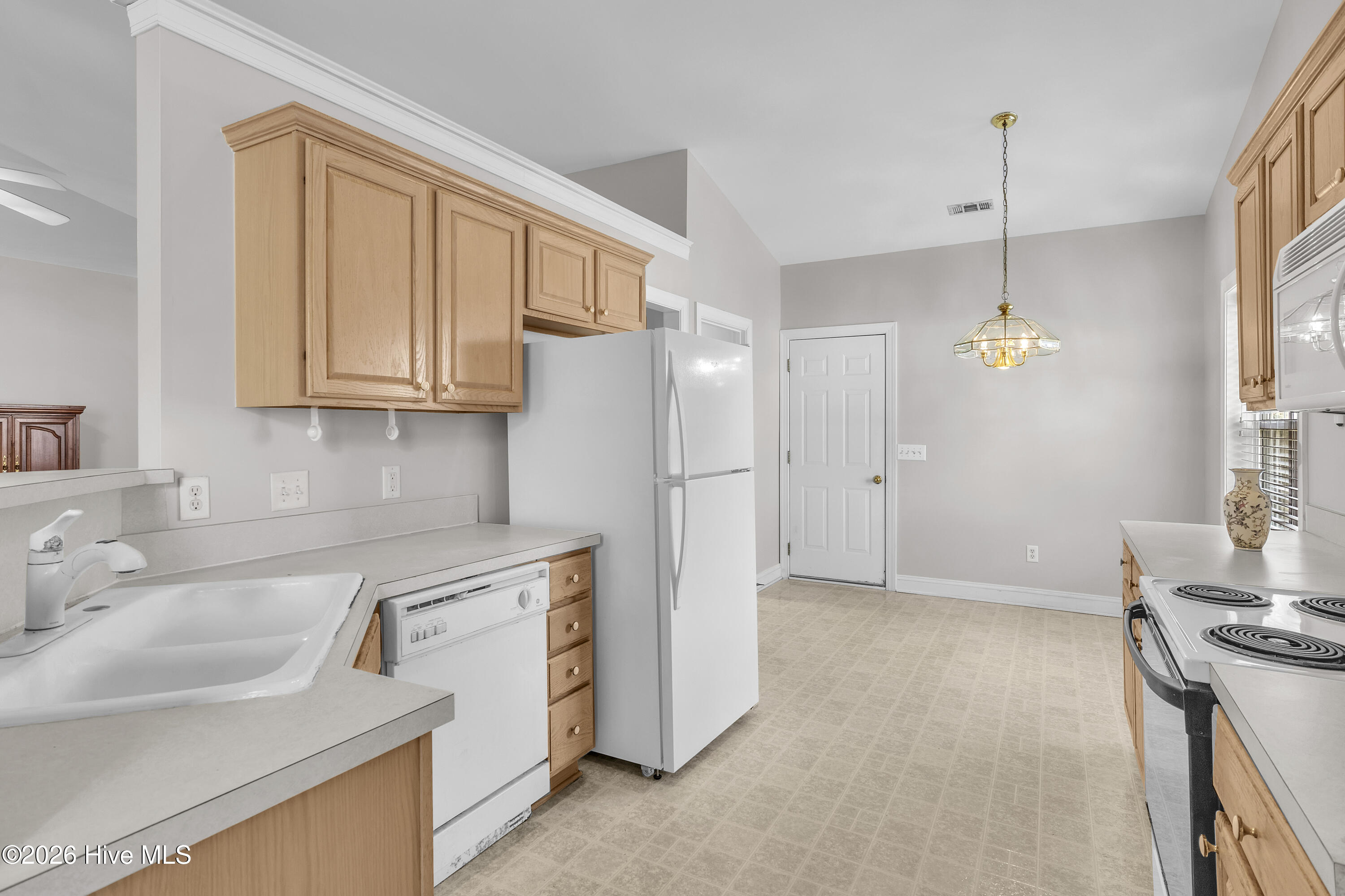 100567649 | Photo 13