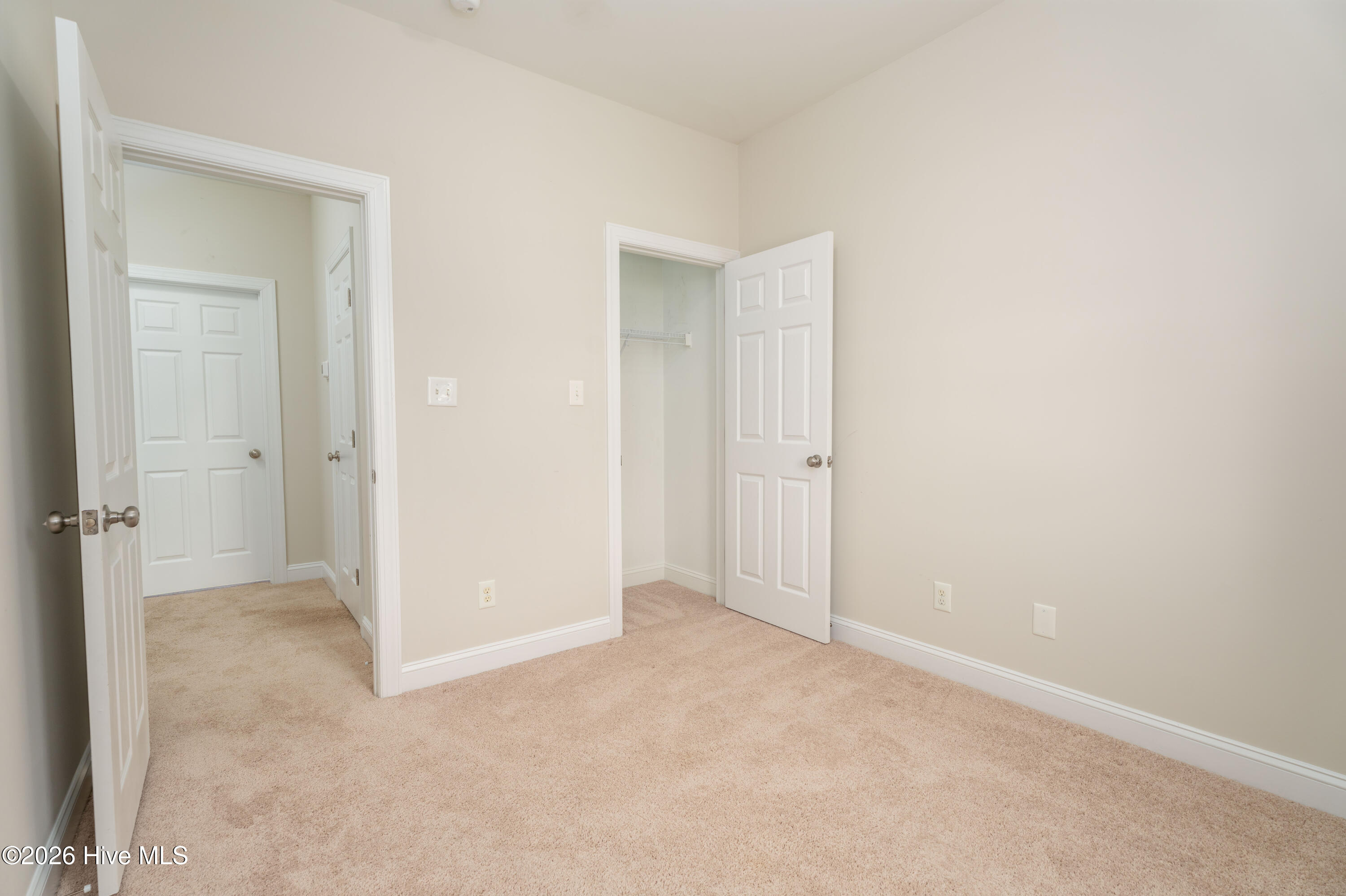 100569563 | Photo 19