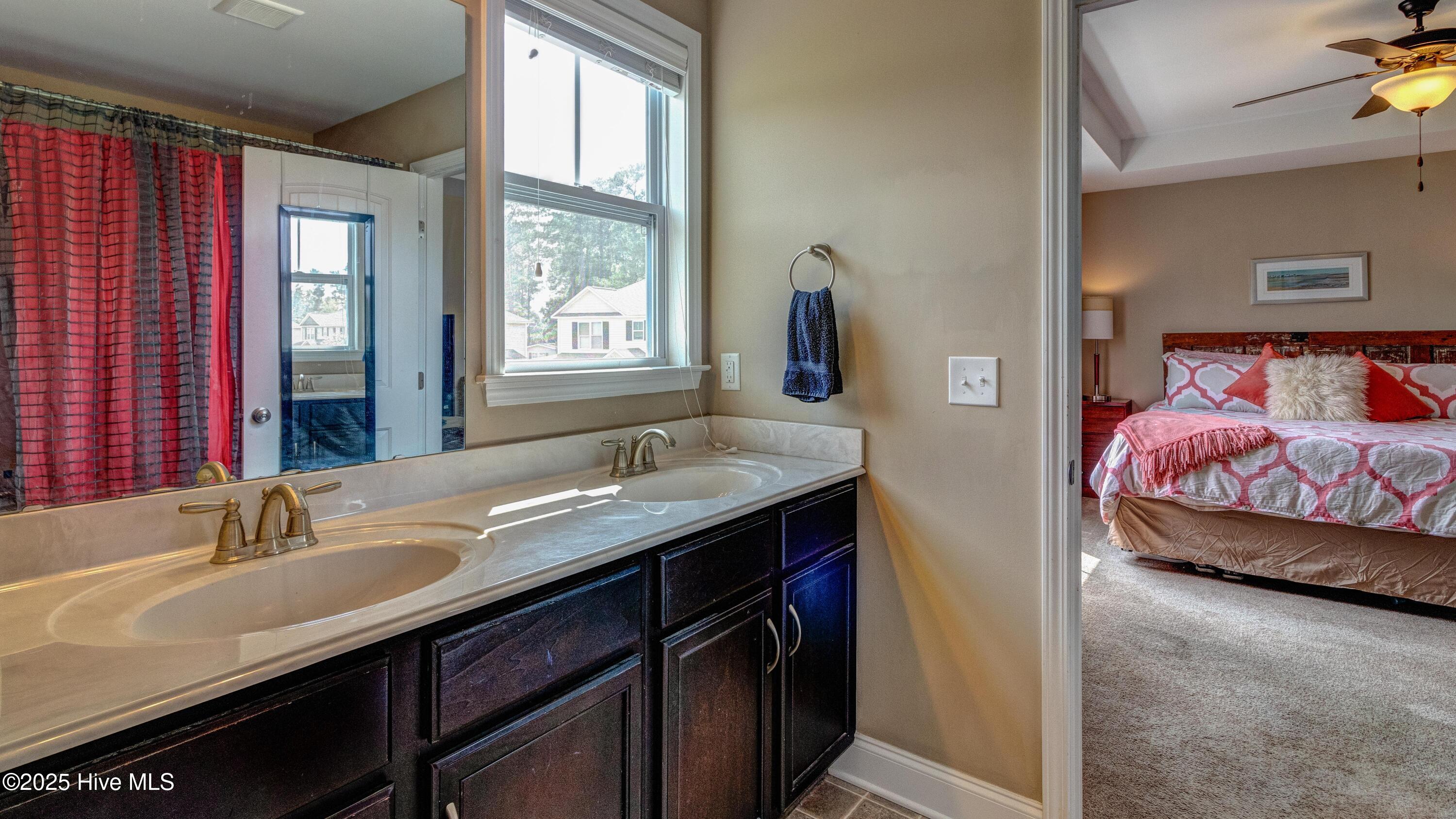 100540832 | Photo 21