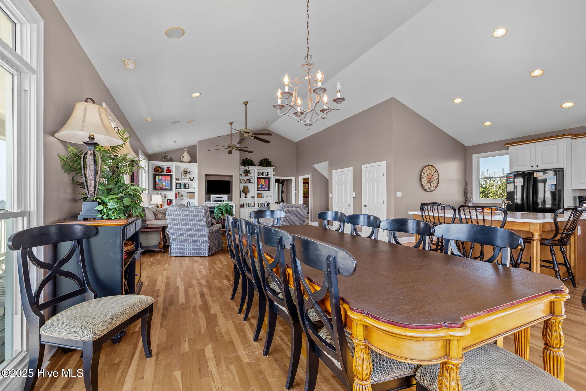 100531383 | Photo 18