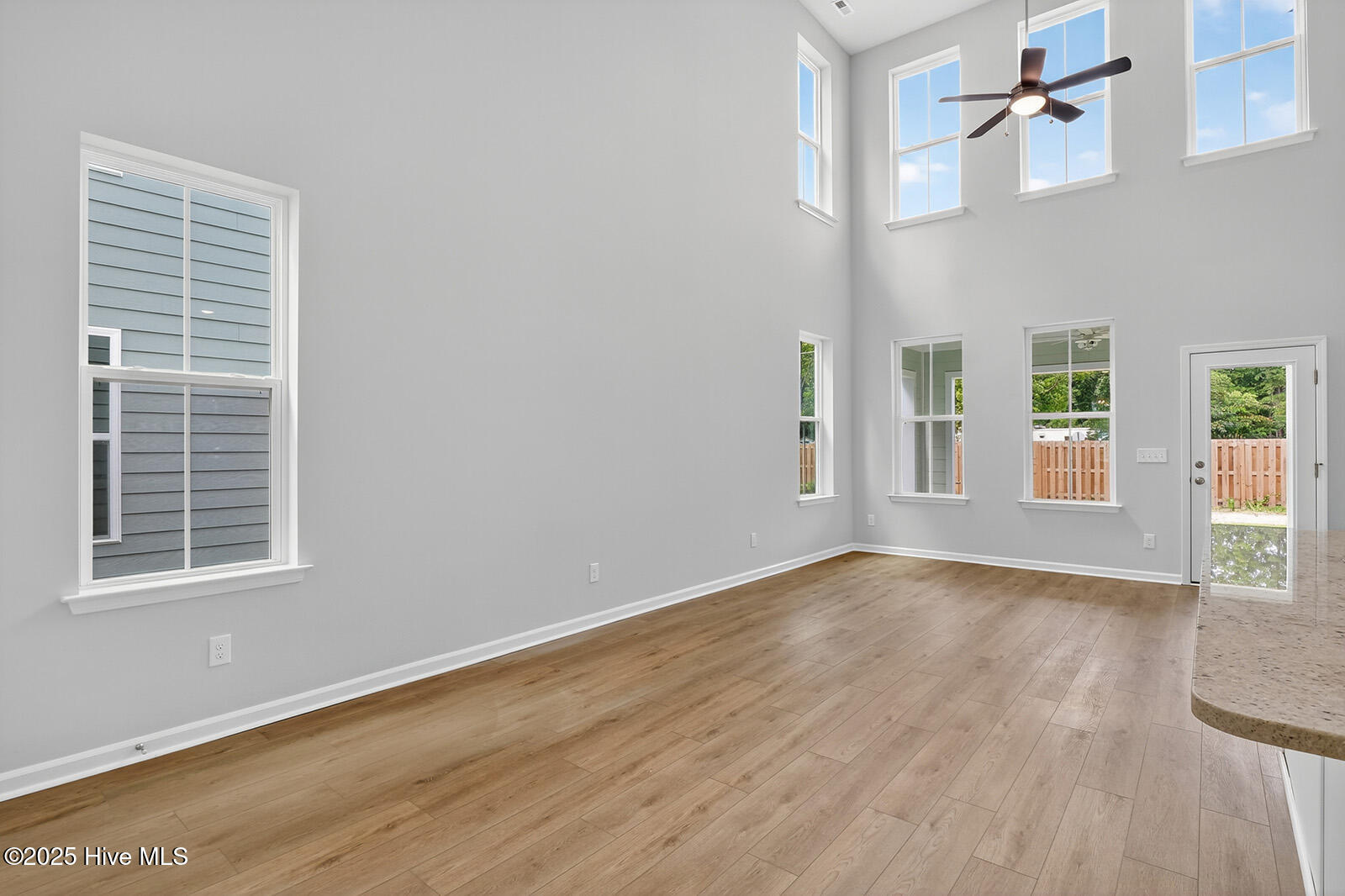 100538144 | Photo 10