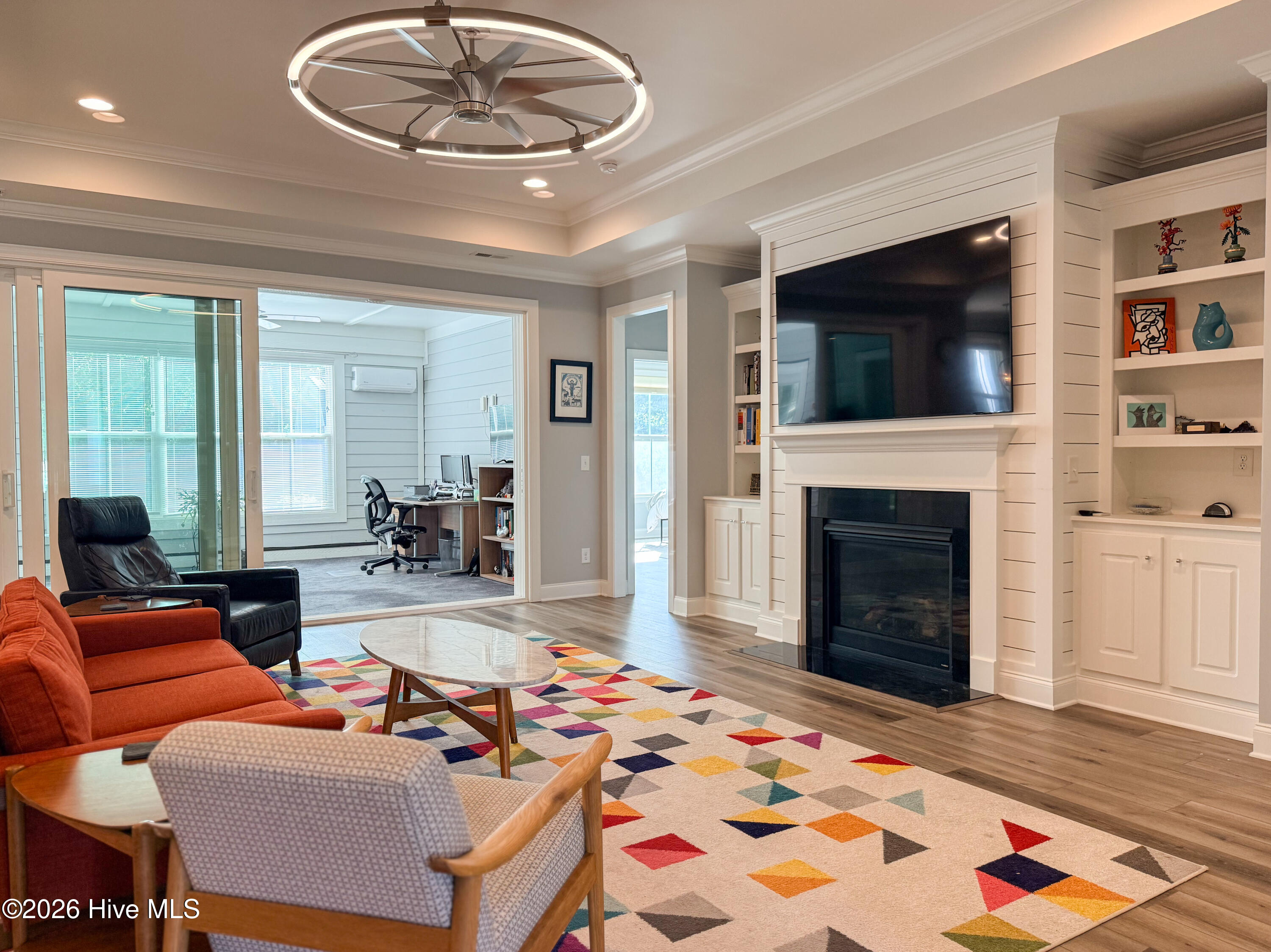 100567915 | Photo 16