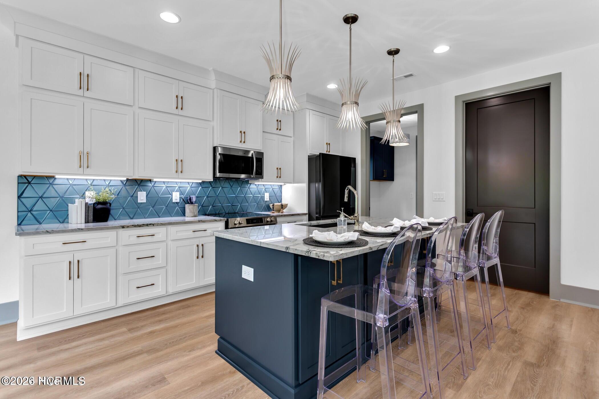 100551048 | Photo 13