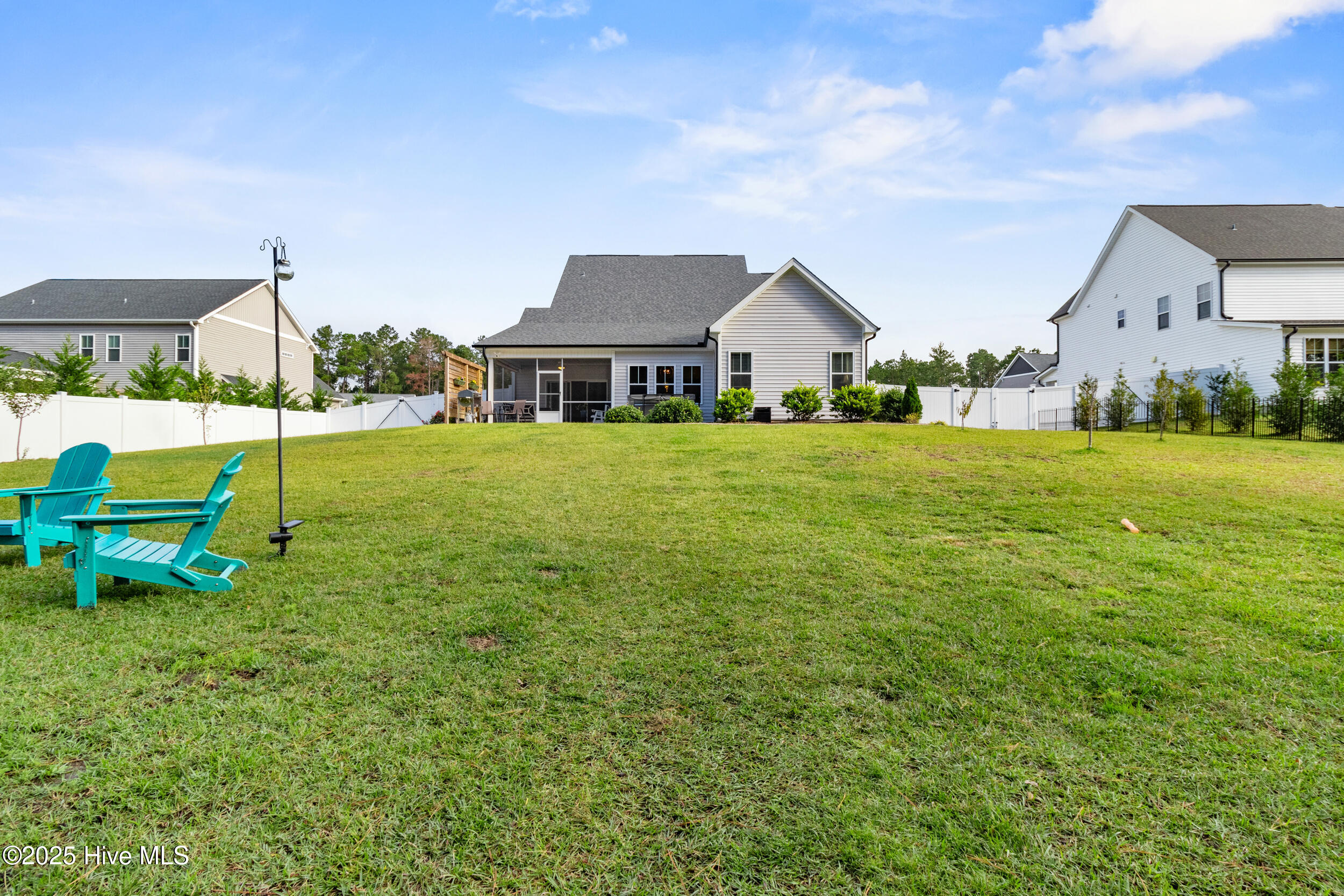 100536261 | Photo 44