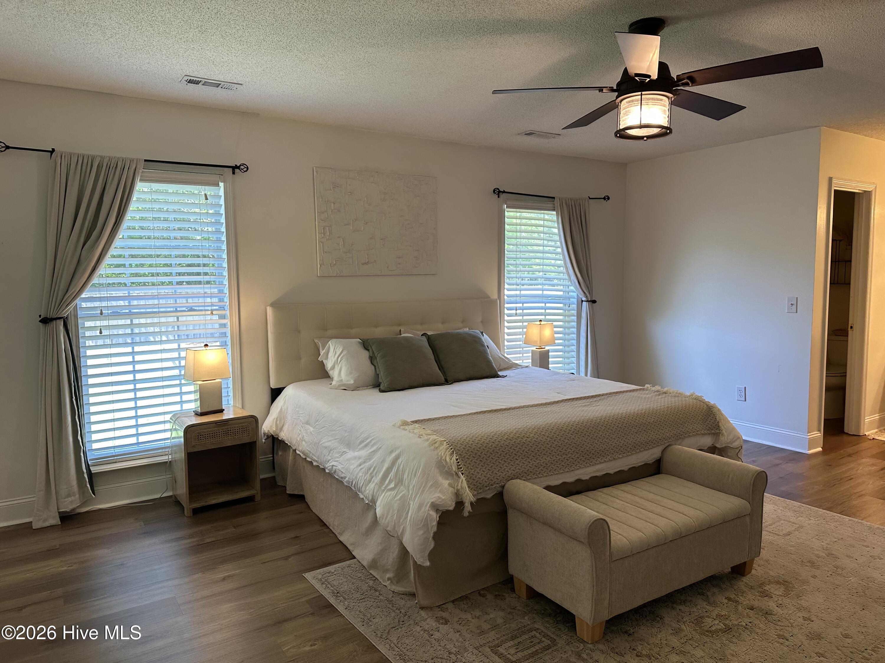 100565876 | Photo 27