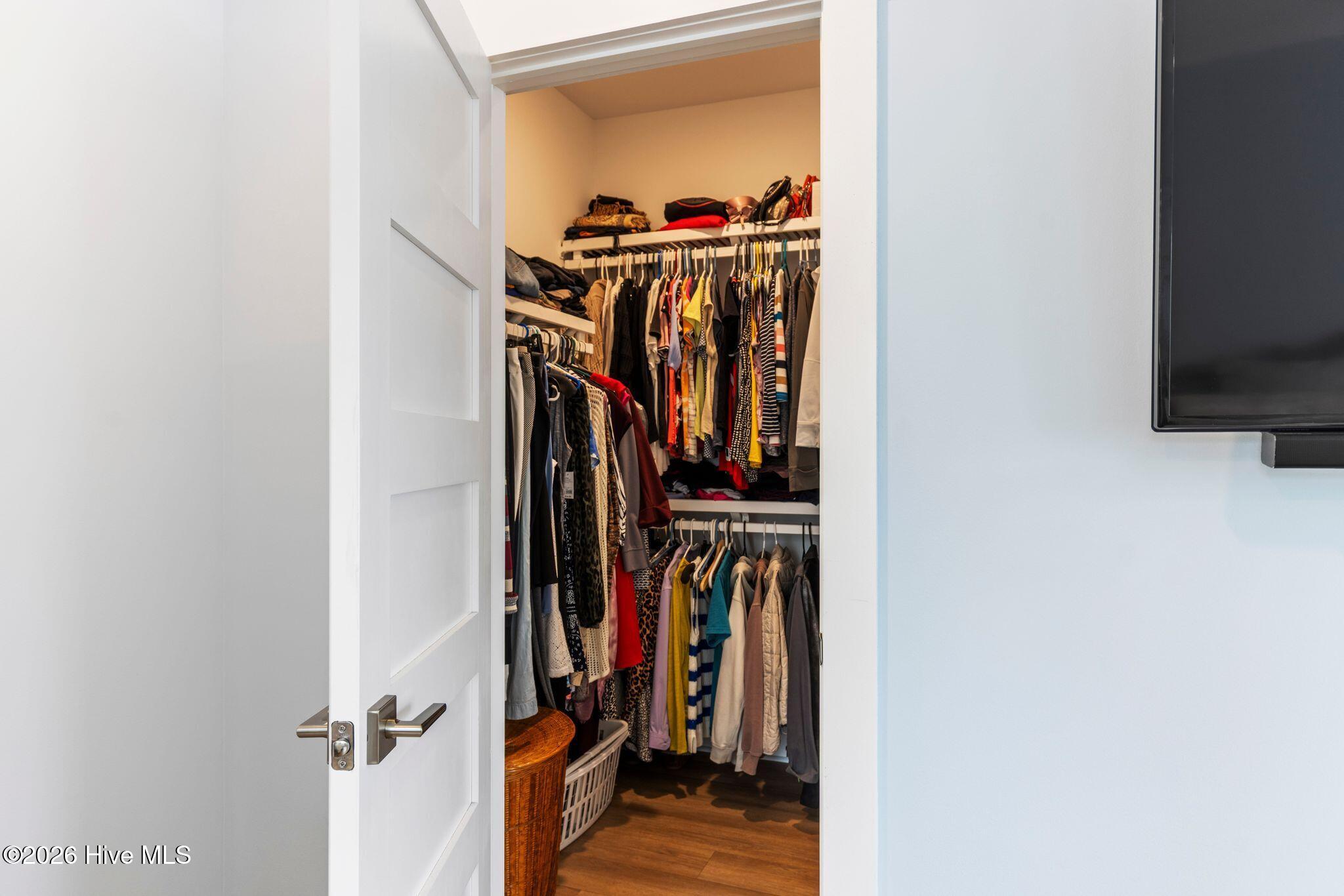 100570540 | Photo 13