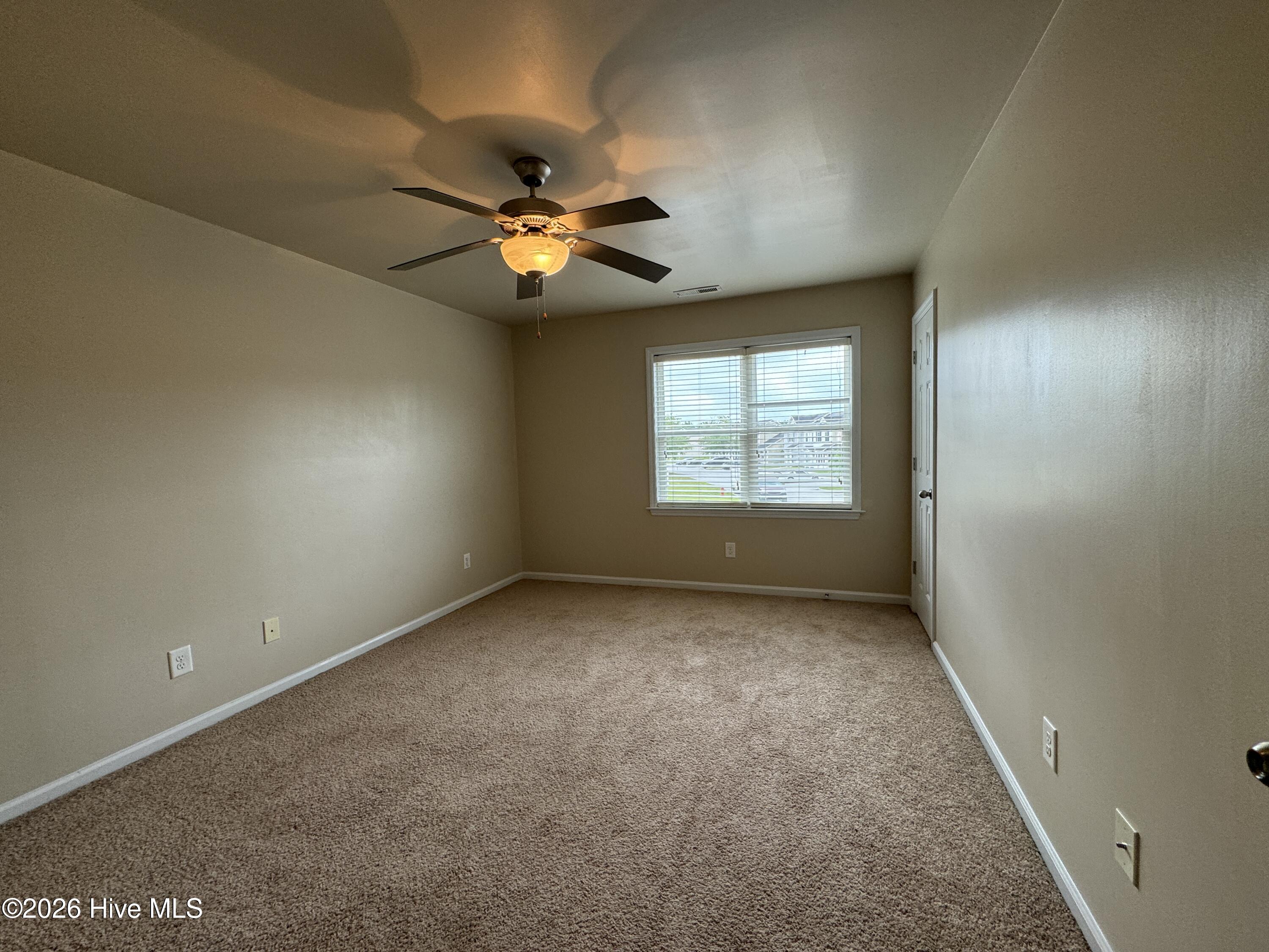 100567130 | Photo 18