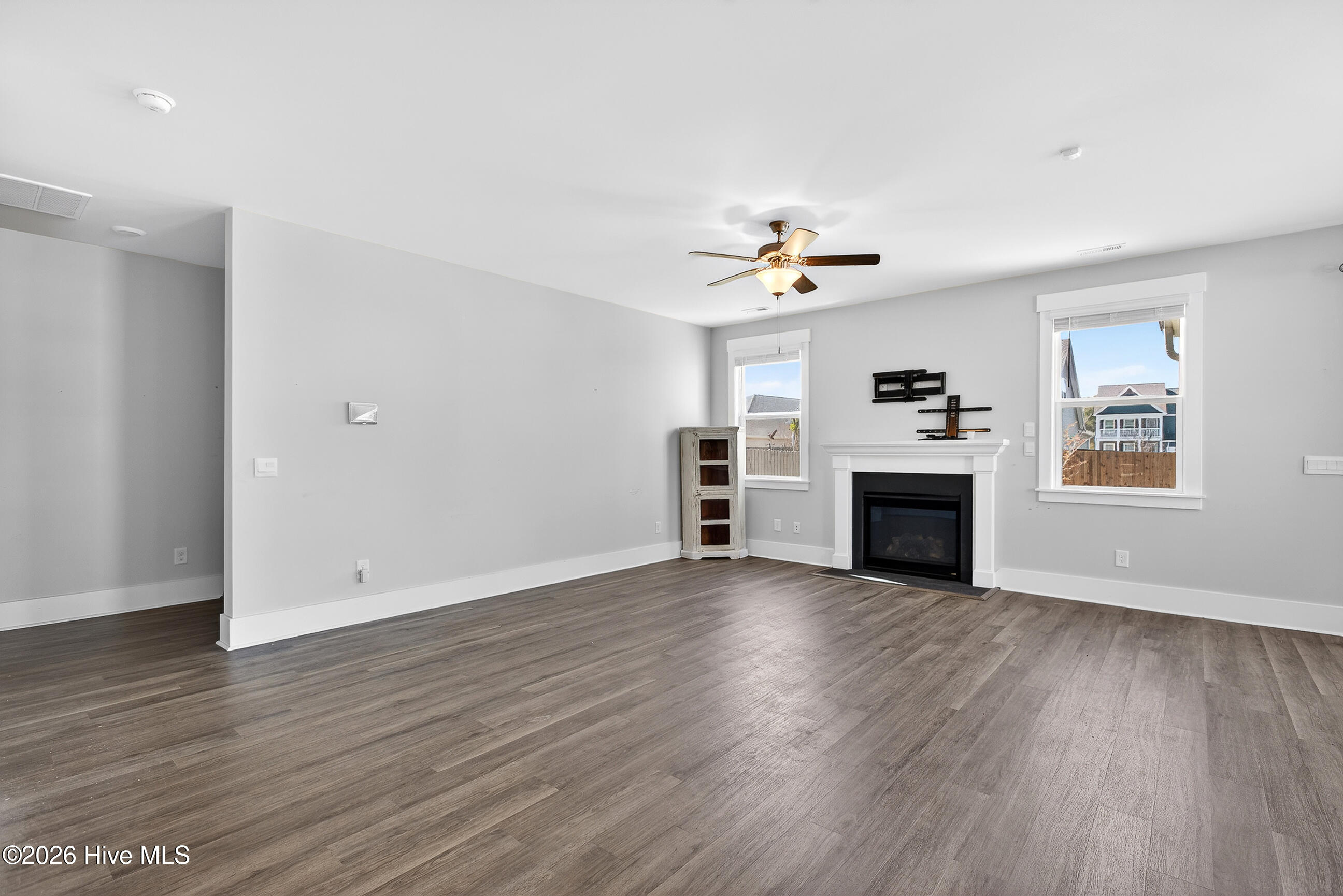 100562983 | Photo 10