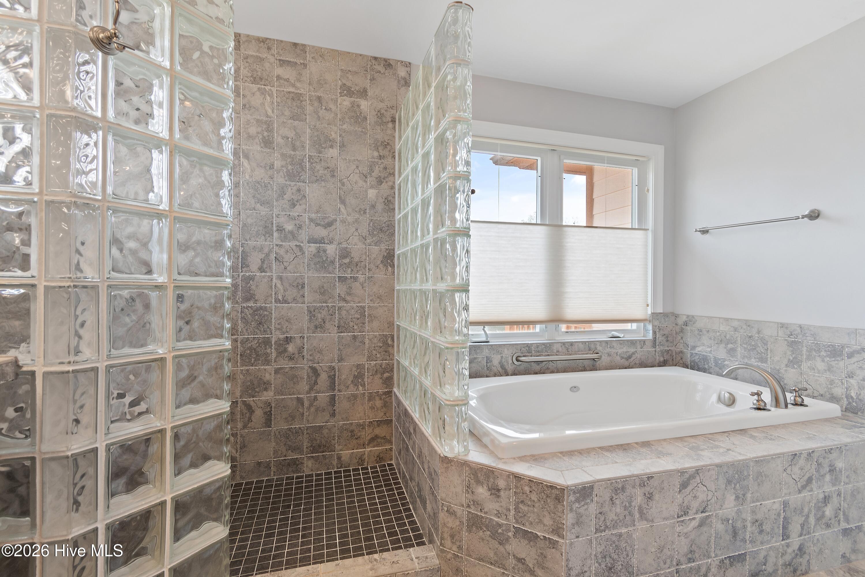 100557427 | Photo 18