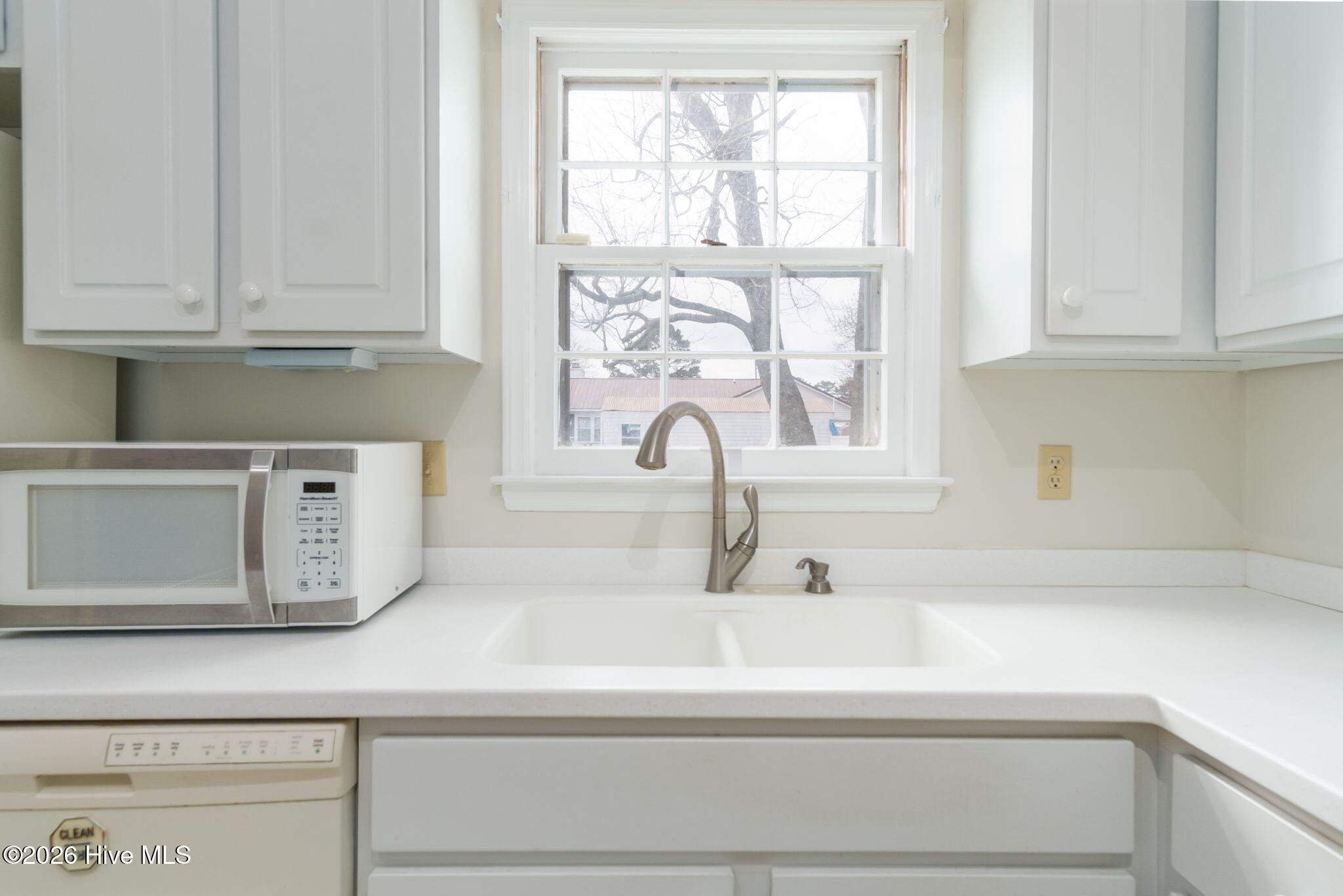 100557003 | Photo 18