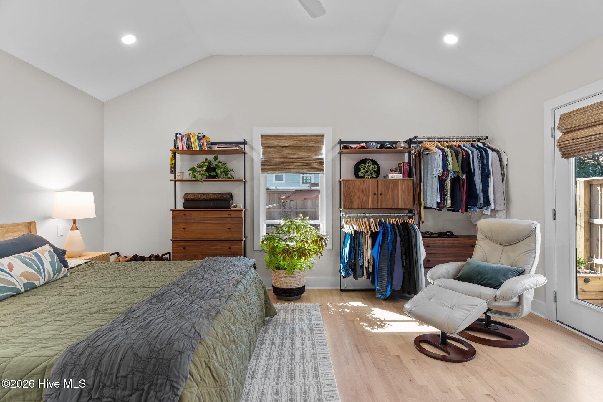 100557813 | Photo 33