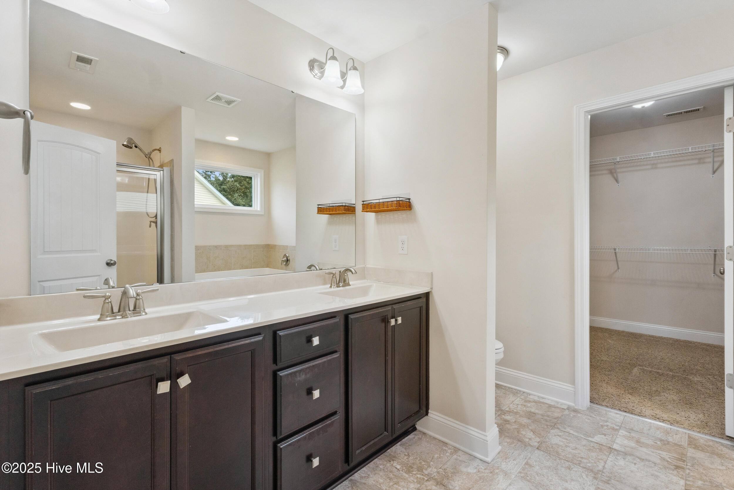 100521845 | Photo 28