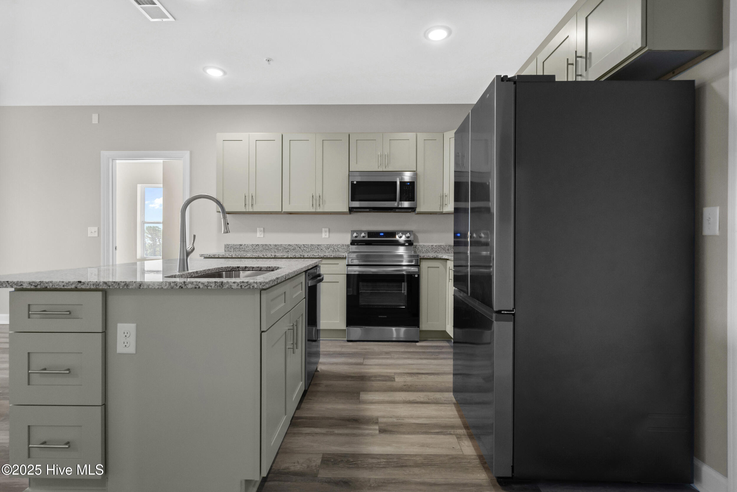 100539009 | Photo 15