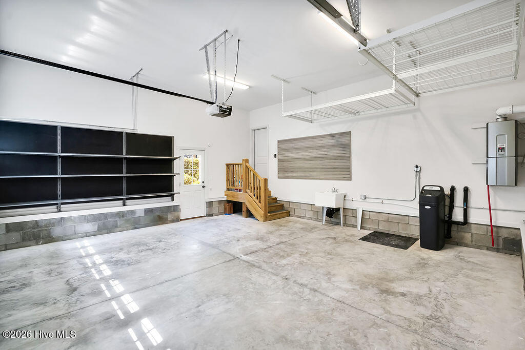 100566993 | Photo 38