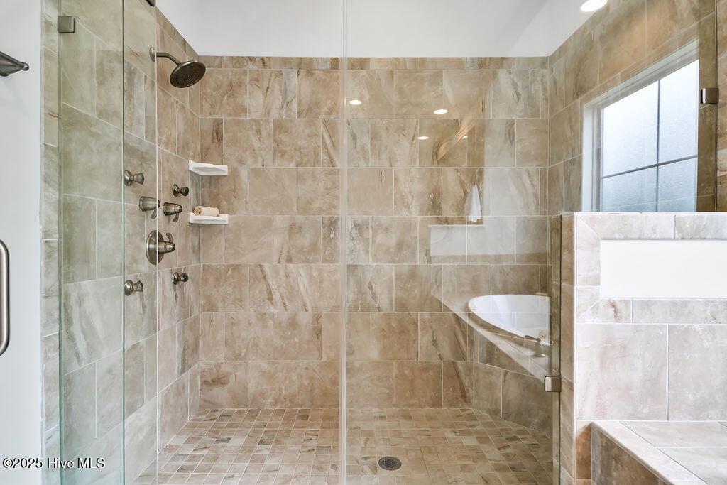 100514876 | Photo 39