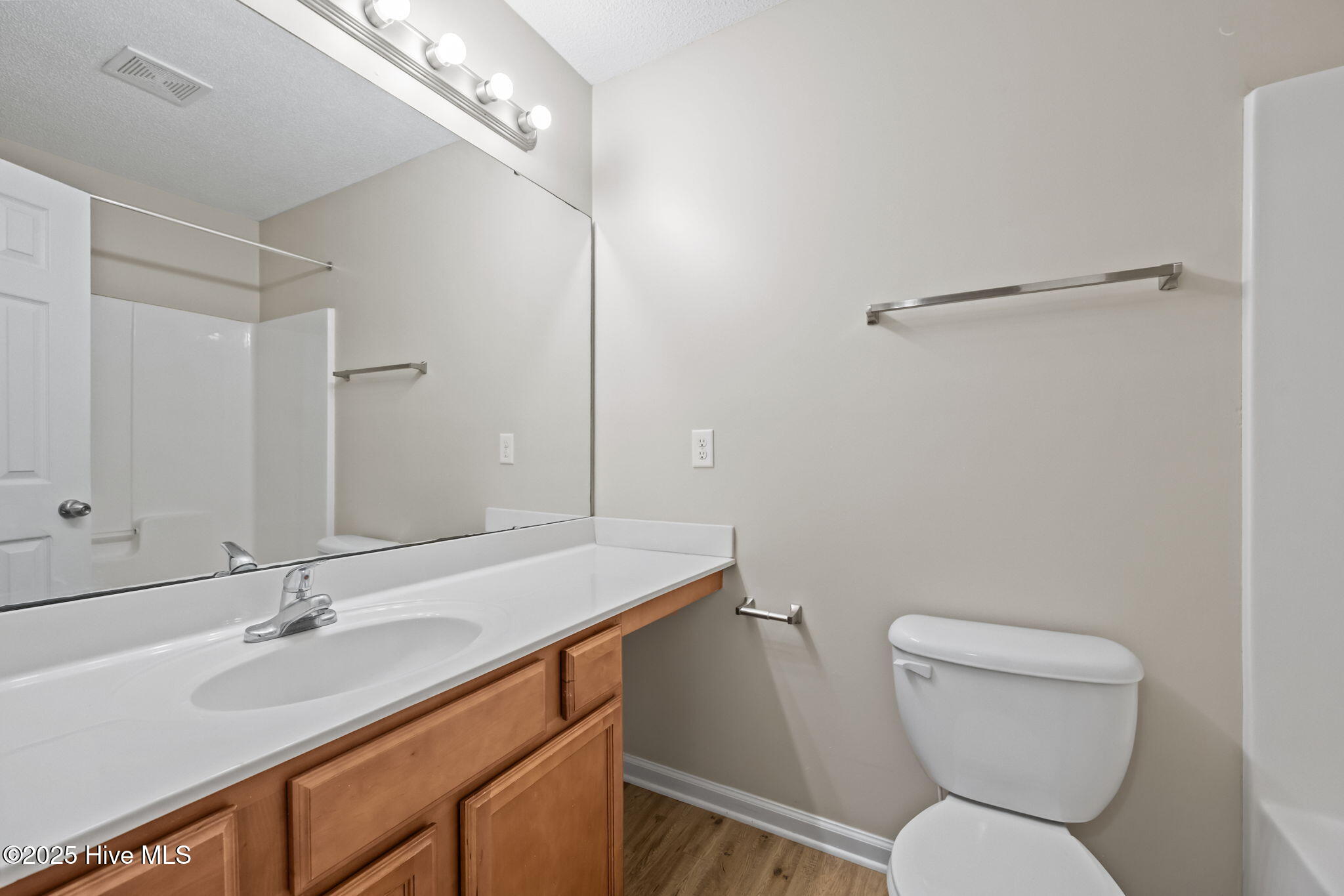 100543374 | Photo 35