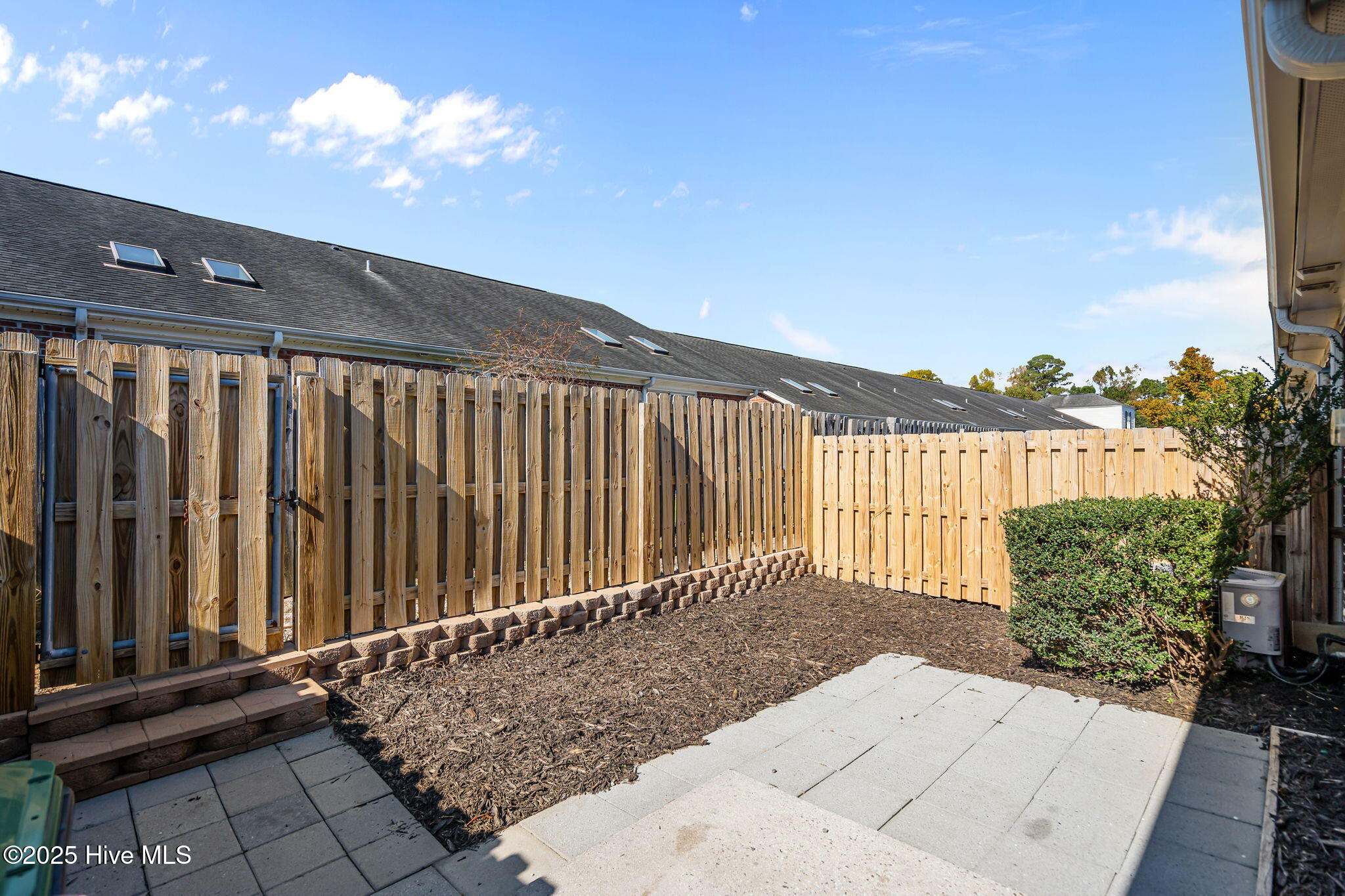 100540244 | Photo 35