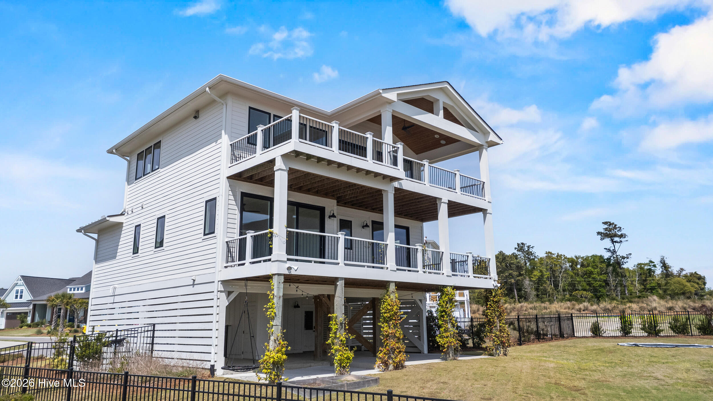 100551268 | Photo 55