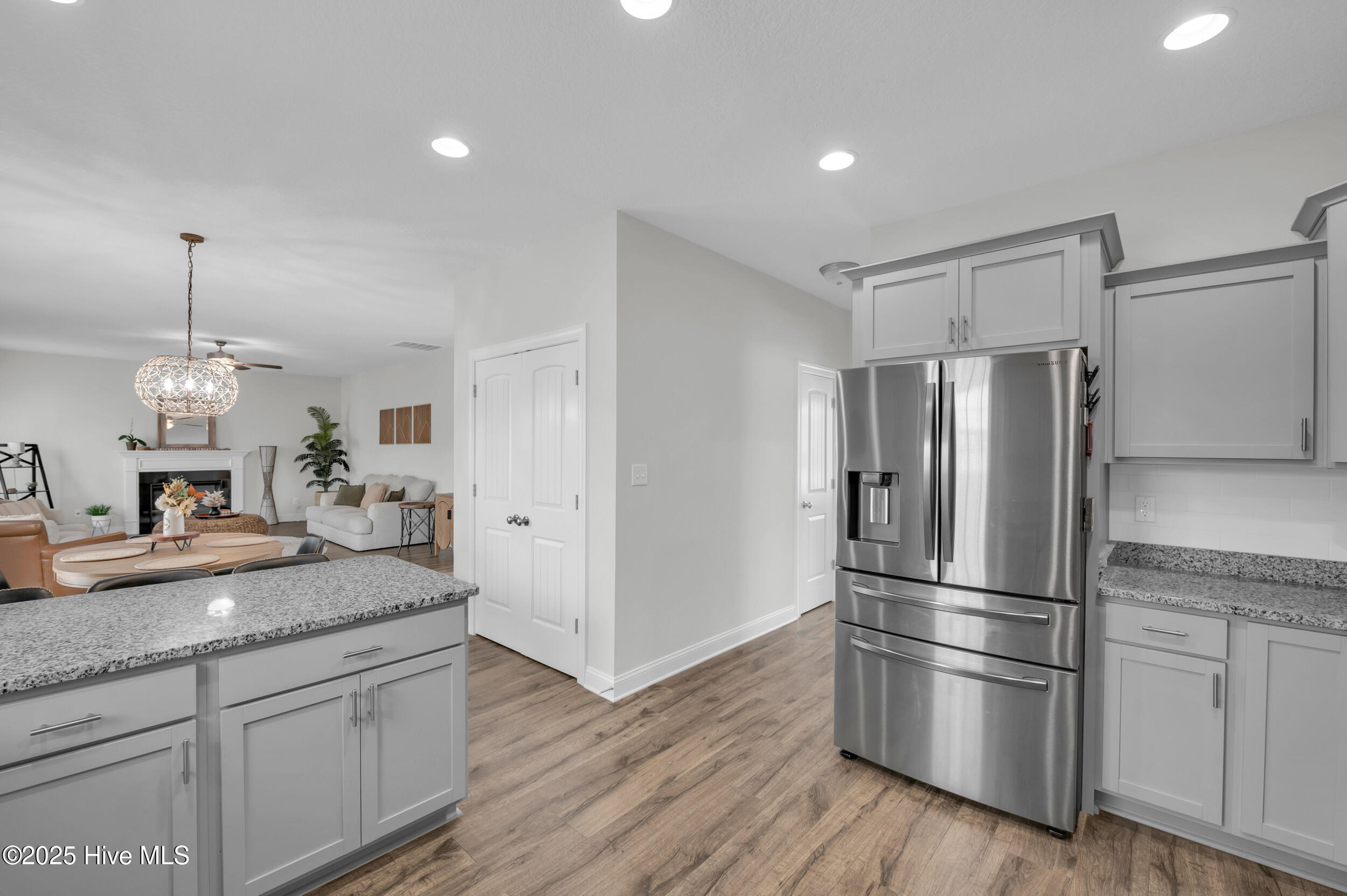 100531101 | Photo 16