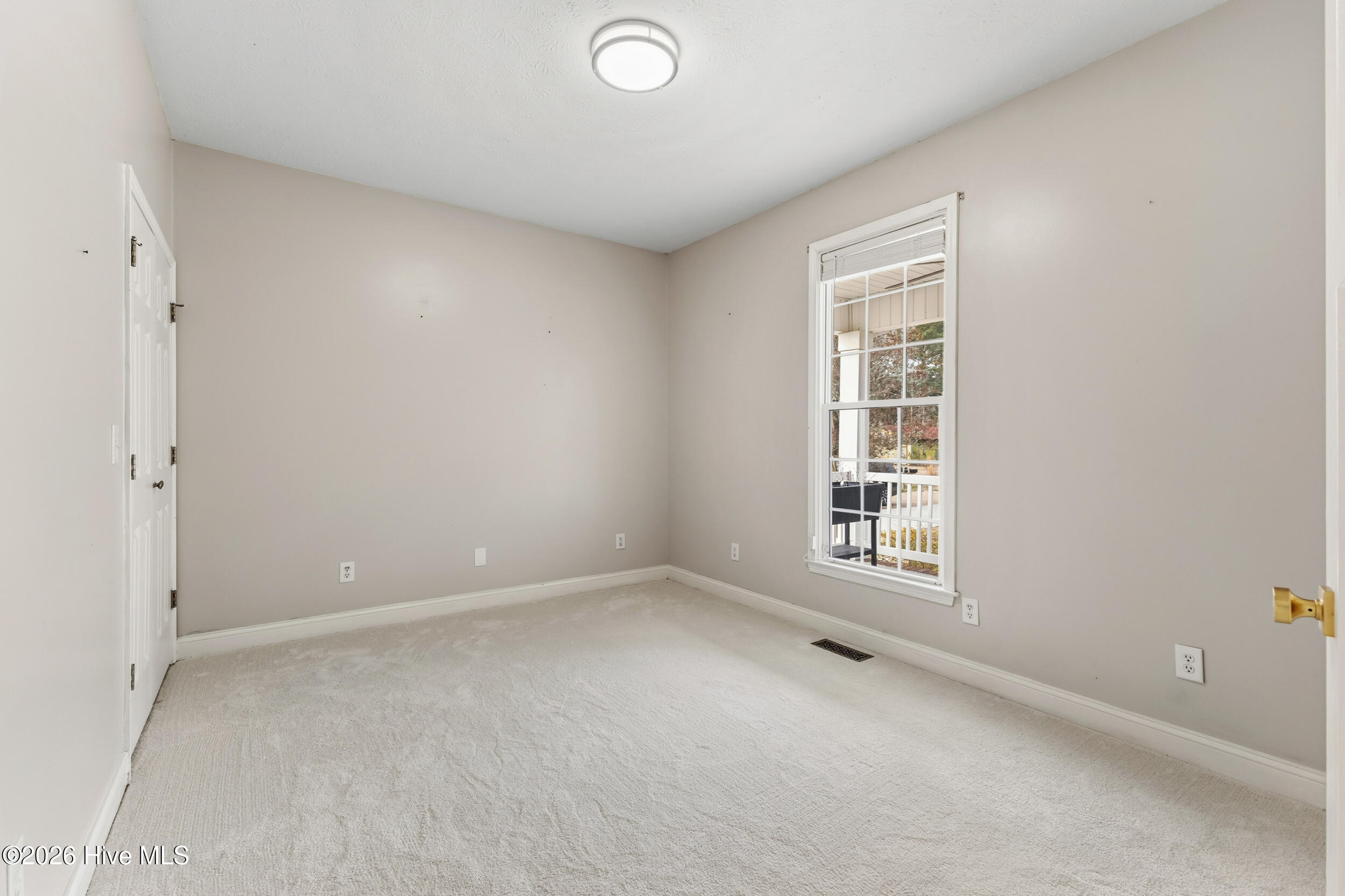 100552427 | Photo 24