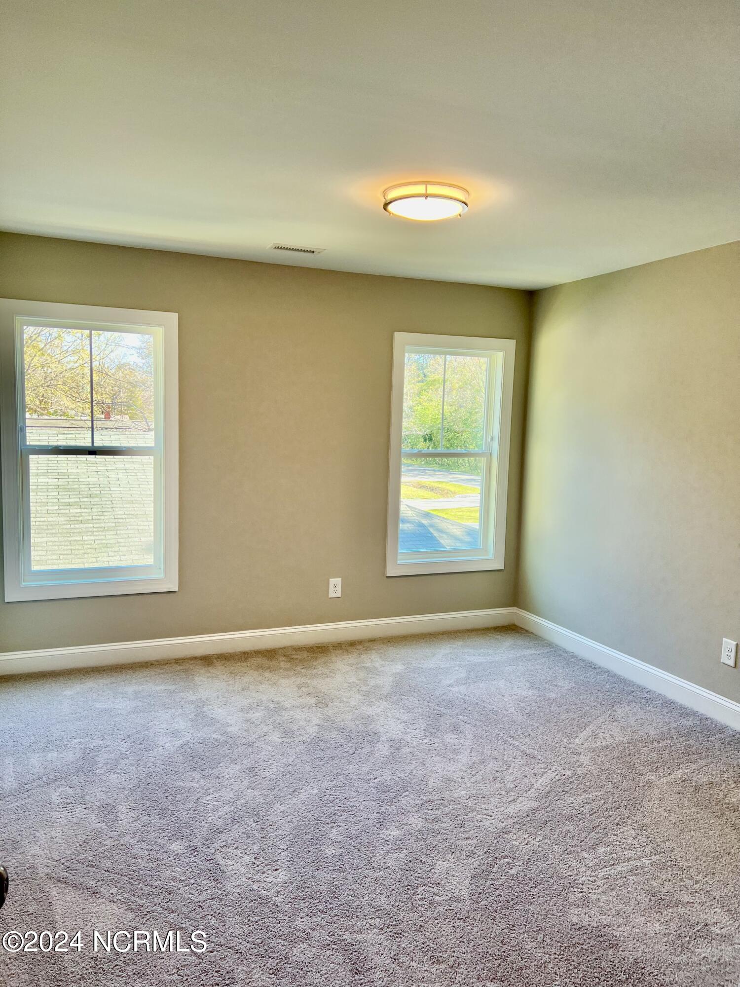 100537715 | Photo 13