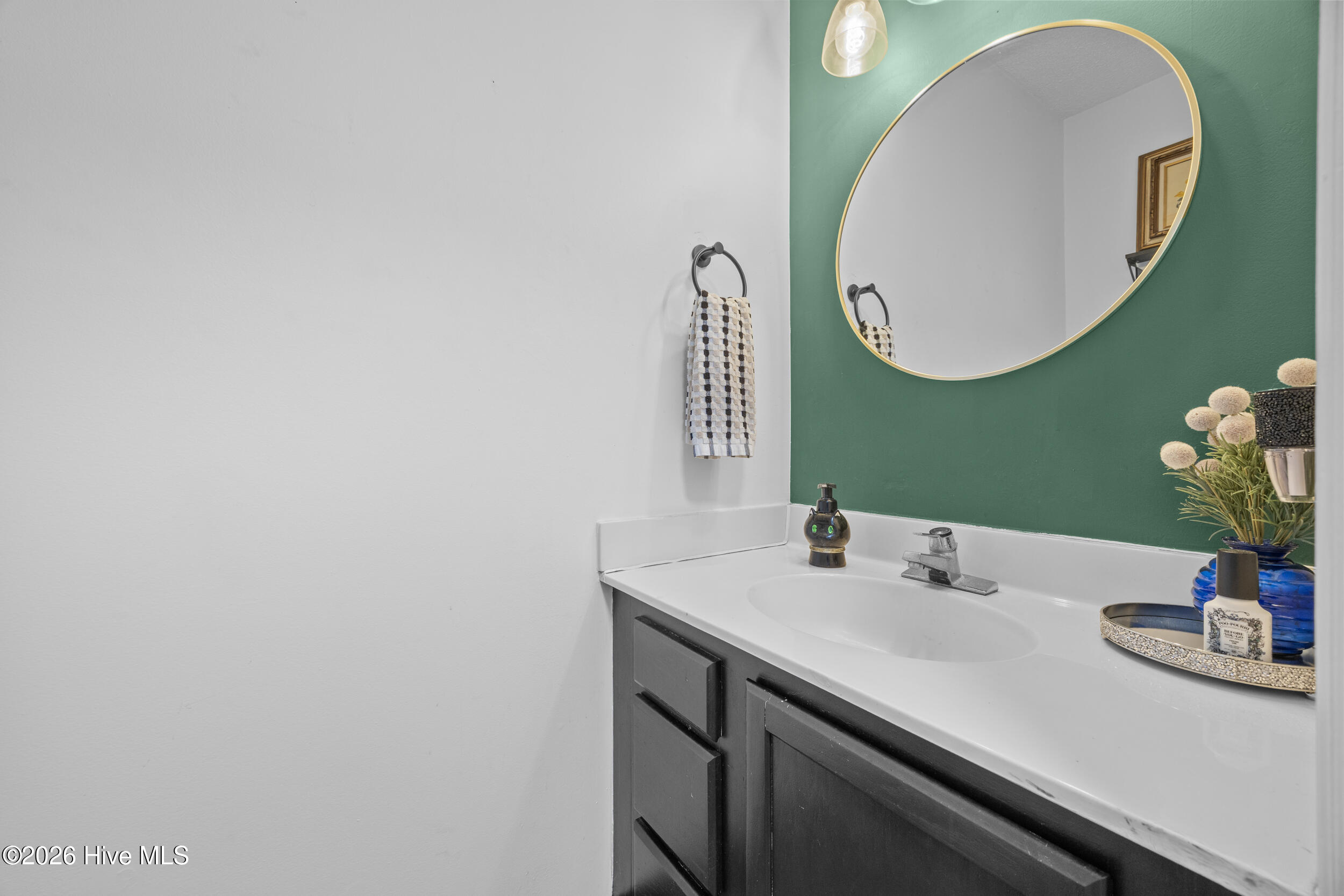 100560649 | Photo 11