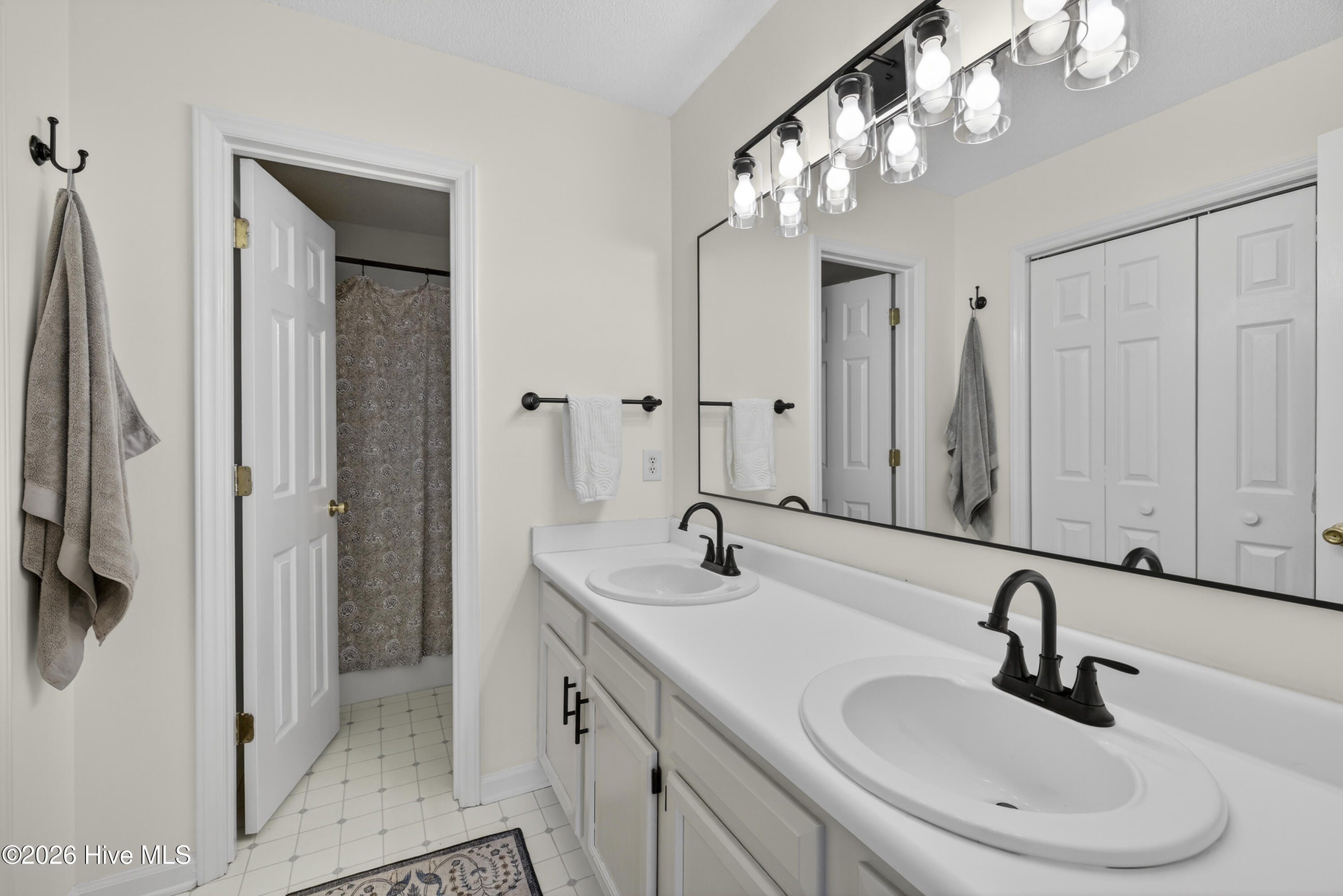 100555851 | Photo 19