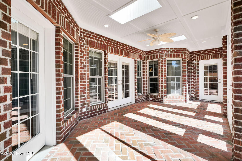 100540084 | Photo 42