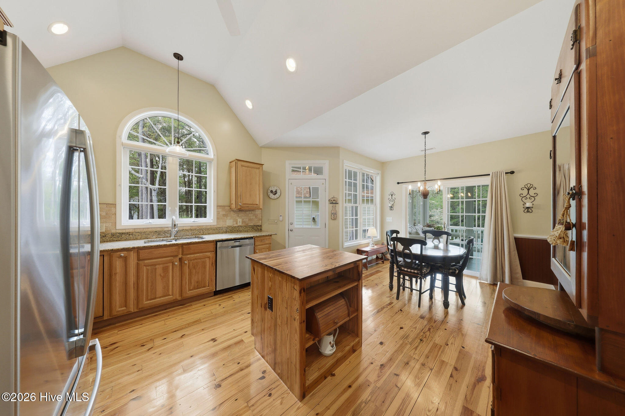 100567375 | Photo 14